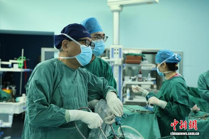 藏族父亲千里赴皖捐肾救女