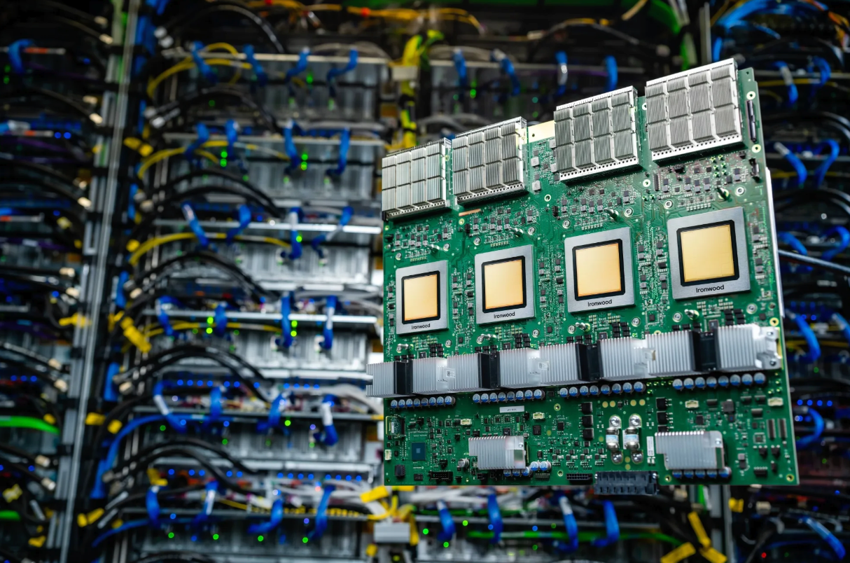 谷歌“秘密武器”曝光：AI芯片或开辟近1万亿美元新业务